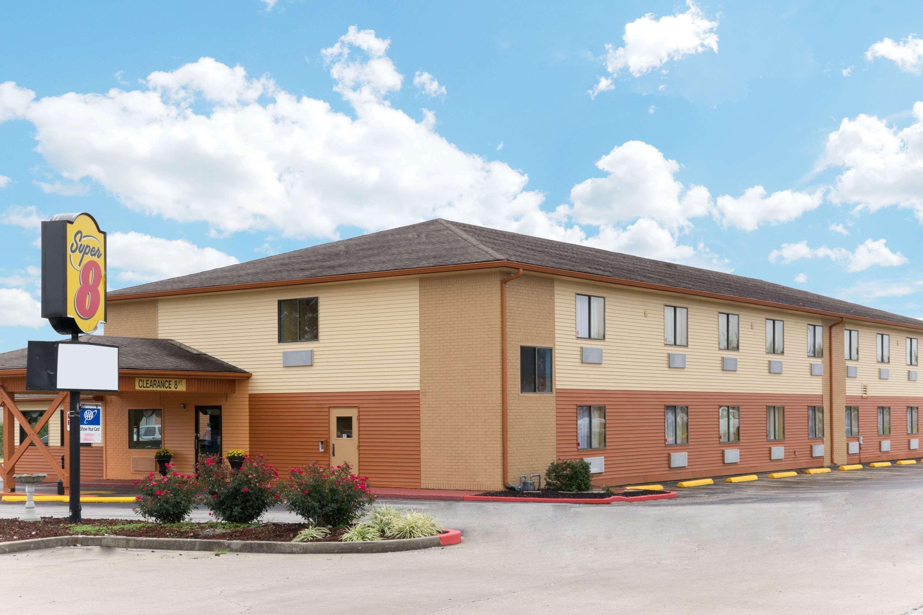 Hotel Super 8 By Wyndham Richmond Exterior foto